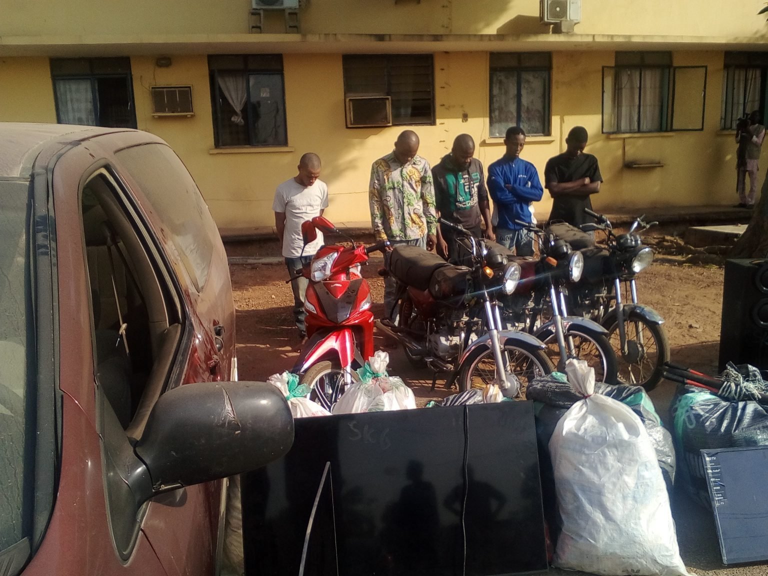 Robbery suspects