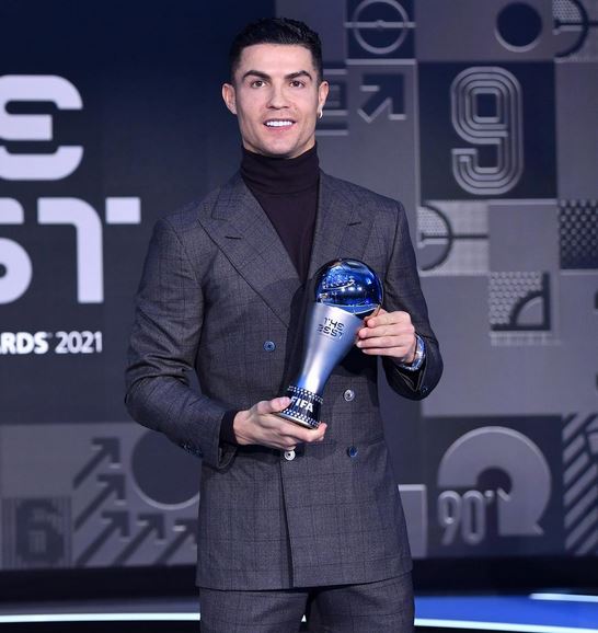 Cristiano Ronaldo becomes the first person to reach 400 million