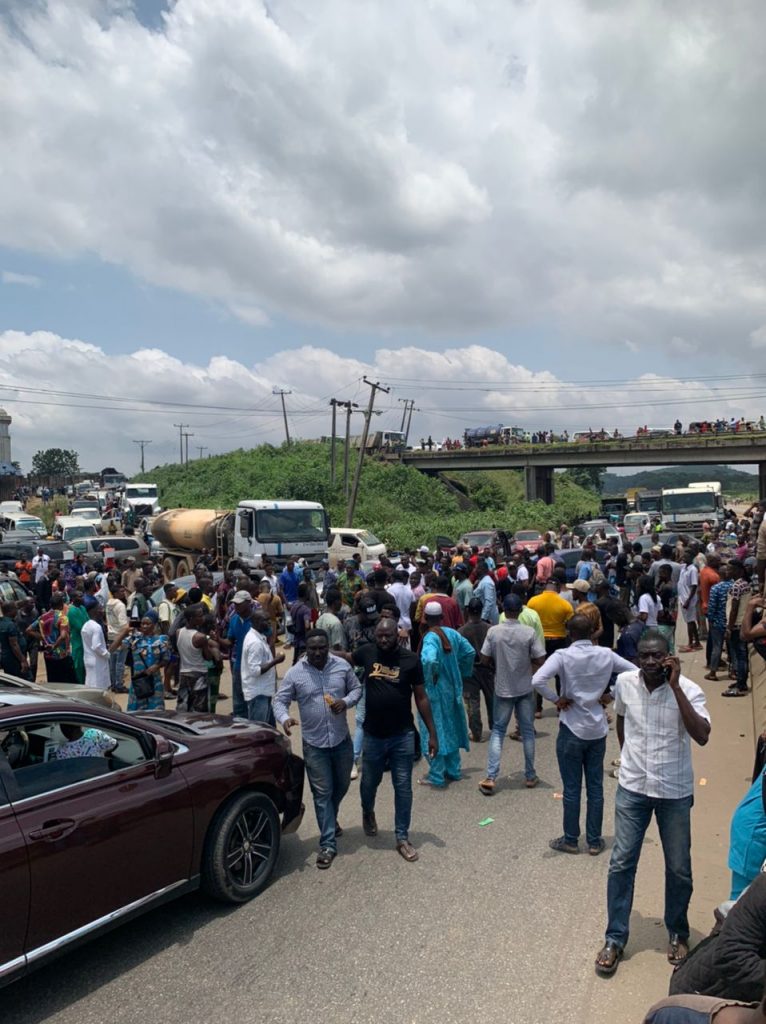 ASUU Strike: Gridlock As Angry Students Block Gbongan-Ibadan Expressway