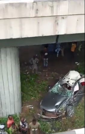 Car Falls Off Otedola Bridge In Lagos (Video)