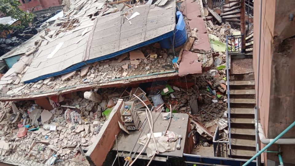 BREAKING: Panic As Building Collapses In Lagos (Photo)