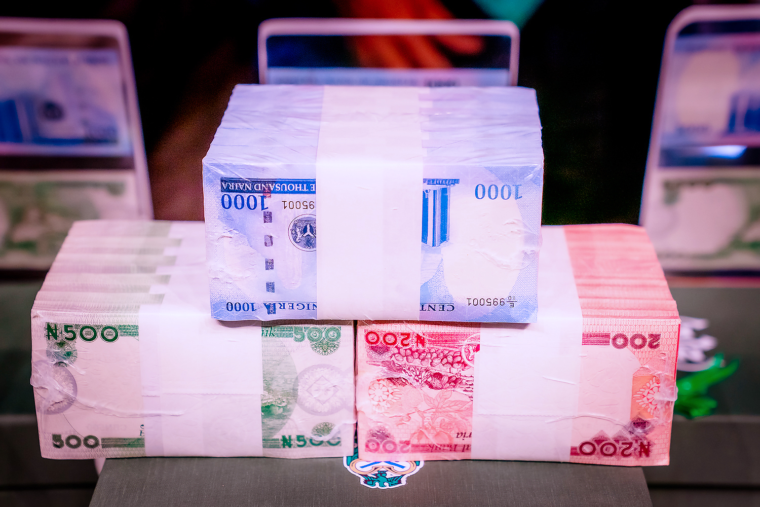 Nigerians Lament Scarcity Of New Naira Notes In Banks, ATMs Few Weeks To Deadline For Old Ones 1 New naira