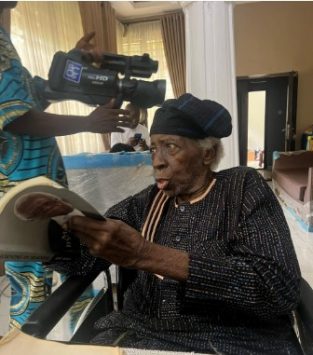 Omololu Olunloyo