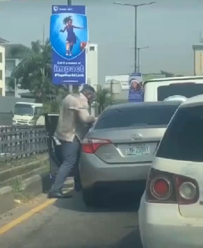 Man Seen Assaulting Driver In Shocking Road Rage In Nigeria (Video)