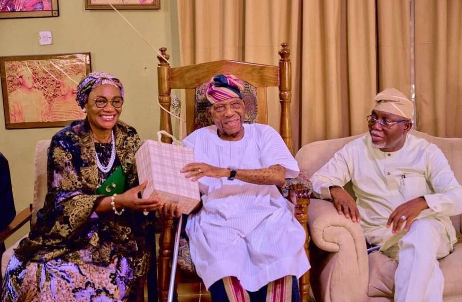 Reuben Fasoranti, Remi Tinubu