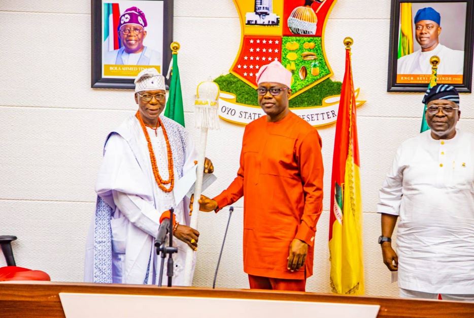 Seyi Makinde, Oba Samuel Adegbola
