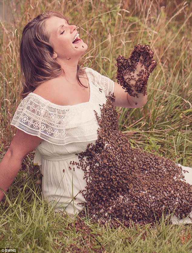 So Sad! Pregnant Woman Who Posed with 20,000 Bees for
