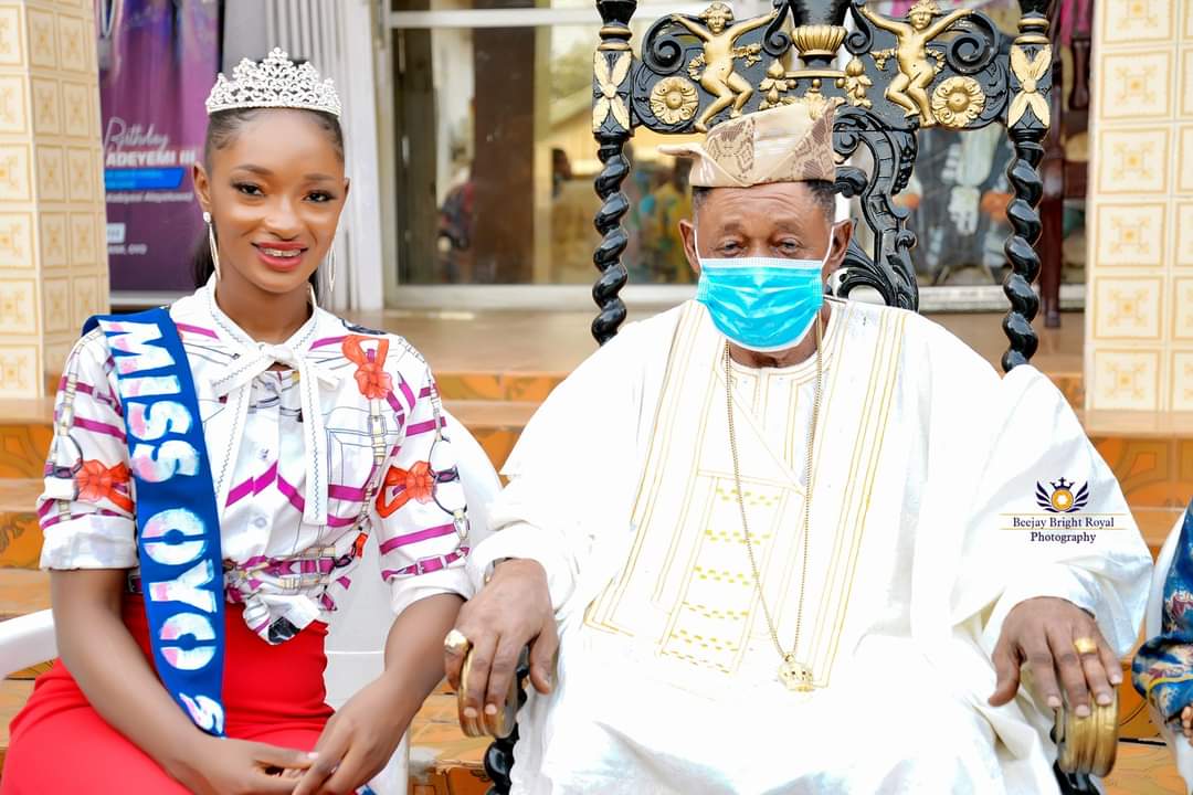 Alaafin Of Oyo Welcomes New Beauty Queen (Photos)
