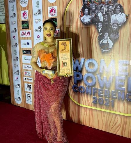 Tonto Dikeh Receives Award As 100 Most Distinguished African Women Award