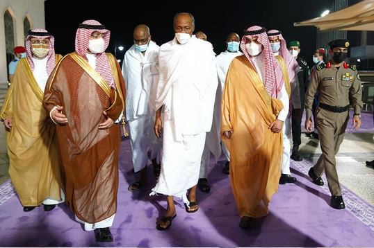 President Buhari In Saudi Arabia As He Prays For Peace In Nigeria (Photos)